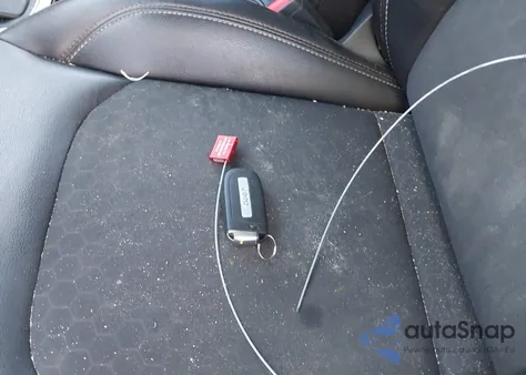 2018 Jeep Compass Latitude 4X4 z USA, uszkodzony, nr VIN 3C4NJDBB2JT334592